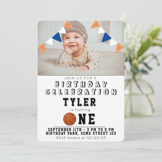 1歳の誕生日にかわいいバスケットボールの子どもたちの写真  招待状 (スタンド正面)