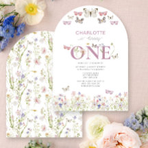 1歳の誕生日に咲く野花が蝶を一周