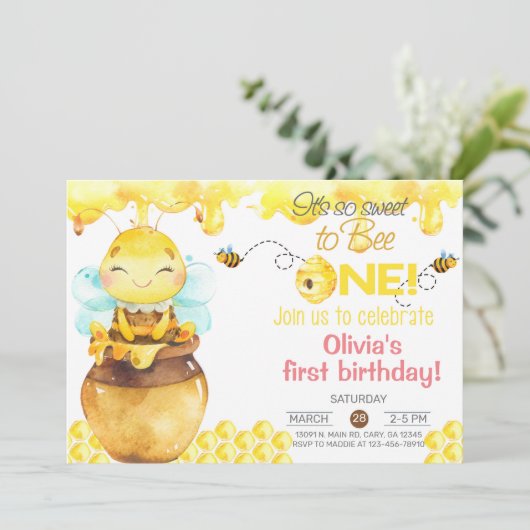 1歳の誕生日のお招きで1人の女の子になれるなんて。  招待状 (スタンド正面)