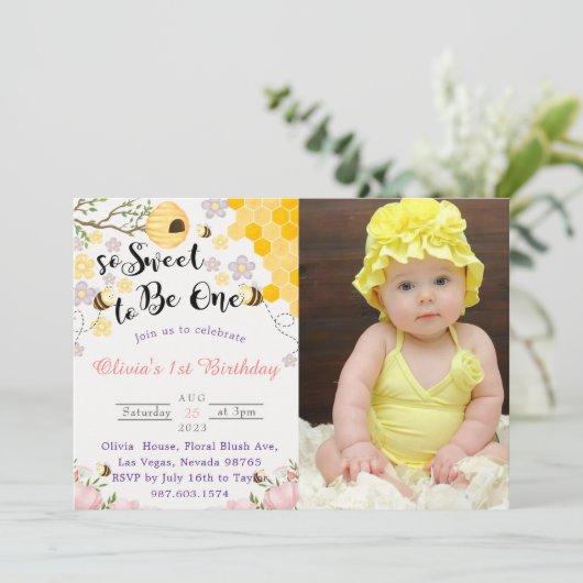 1歳の誕生日の写真を撮るのに非常に甘い 招待状 (スタンド正面)