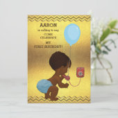 1歳の誕生日の少年のエスニックフォンバルーン金ゴールドシェブロン 招待状 (スタンド正面)