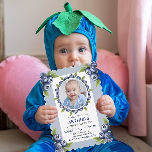 1歳の誕生日の少年の最初の誕生日ブルーベリー 招待状