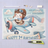 1歳の誕生日を迎えた飛行機の男の子の水色アップ遠くに 薄葉紙 (クラフト)