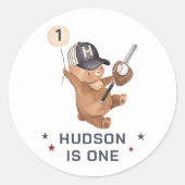 1歳の誕生日を迎える野球のクマ ラウンドシール (正面)