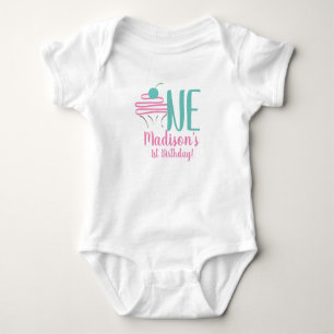 1歳の誕生日カップケーキスワールTシャツ 赤ちゃん ベビーボディスーツ