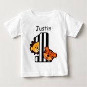 1歳の誕生日ストライプタイガーとライオン1歳A6 ベビーTシャツ (正面)