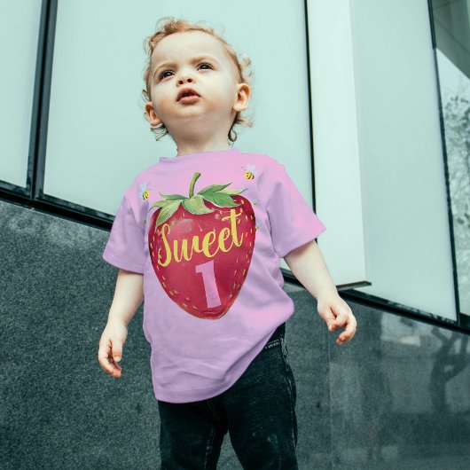 1歳の誕生日ストロベリーベビートップ最初の1歳 ベビーTシャツ