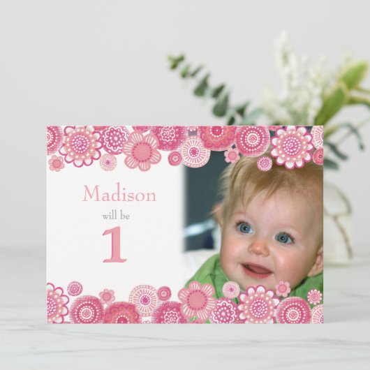 1歳の誕生日ソフトピンクパーティの招待状フォトカード 招待状 (スタンド正面)