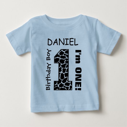 1歳の誕生日ボーイGIRAFFE 1年名前をカスタムするA3 ベビーTシャツ (正面)