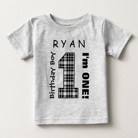 1歳の誕生日ボーイPLAID 1年名前をカスタムするA03 ベビーTシャツ (正面)