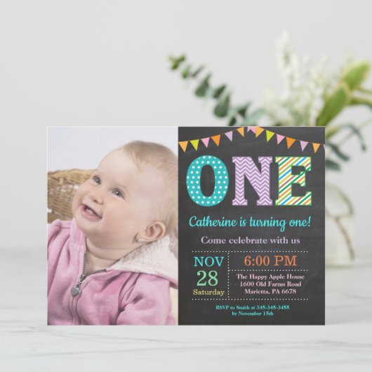 1歳の誕生日招待状。ガールファースト誕生日写真 招待状 (スタンド正面)