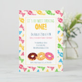 1歳の誕生日3ドーナツ赤ちゃん女の子パーティー 招待状 (スタンド正面)