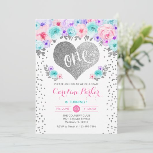 1歳の誕生日 – シルバーハートティール（緑がかった色）パープルピンク 招待状 (スタンド正面)