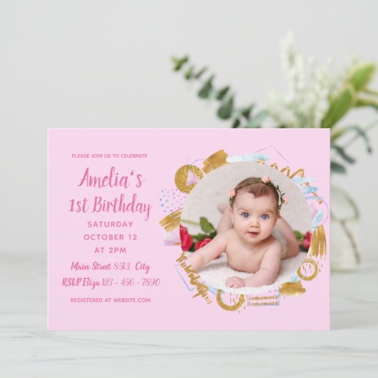 1歳の誕生日 – デリケートな金ゴールドとピンクの写真立て 招待状 (スタンド正面)
