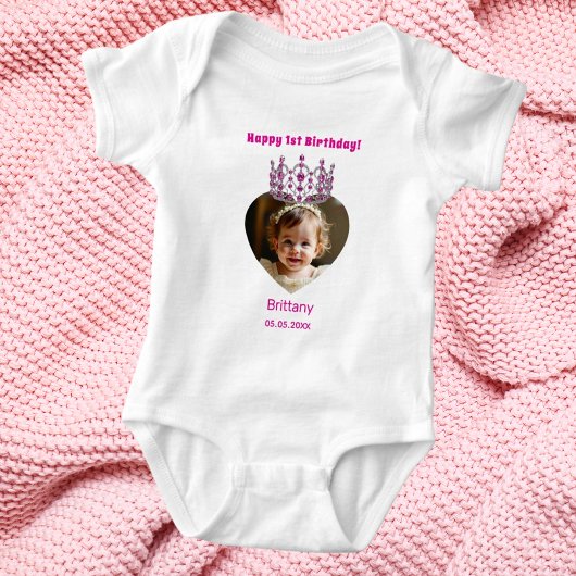 1歳の誕生日 名前 記念写真 ピンクのティアラ 女の赤ちゃん ベビーボディスーツ