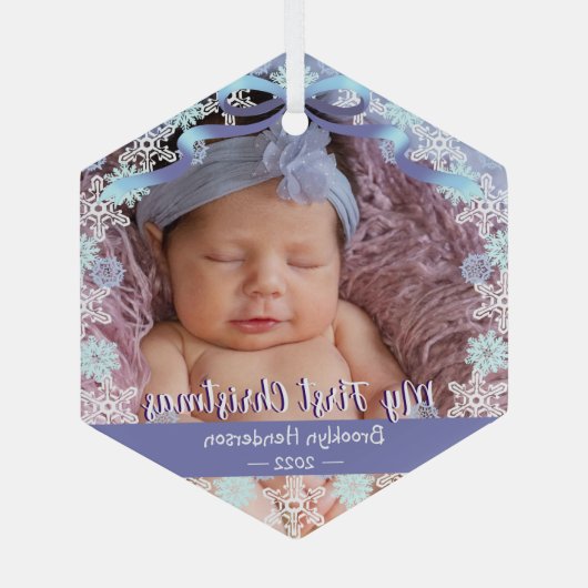1番目のクリスマスの新生児写真の名前ライトブルーパープル ガラスオーナメント (裏面)