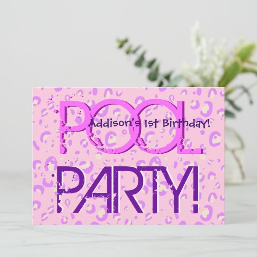 1番目の誕生日プールパーティーピンクと紫のバブル 招待状 (スタンド正面)