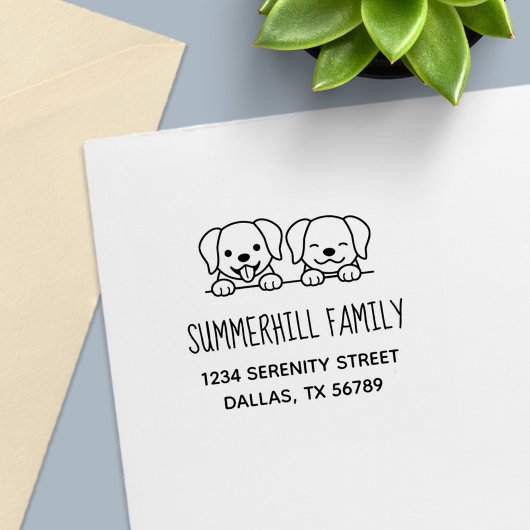 1組のラブラドール犬のピーク家族のアドレス セルフインキングスタンプ
