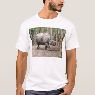 1頭の角状のサイ Tシャツ