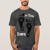 10のつま先の基本的な暗いTシャツ Tシャツ (正面)