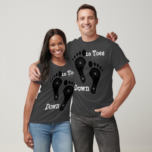 10のつま先の基本的な暗いTシャツ Tシャツ (ユニセックス)