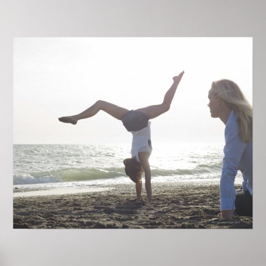 10代の女の子は、母の体操を実行する ポスター (正面)