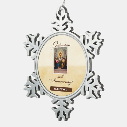 10周年記念の天使をパーソナライズ スノーフレークピューターオーナメント (右)