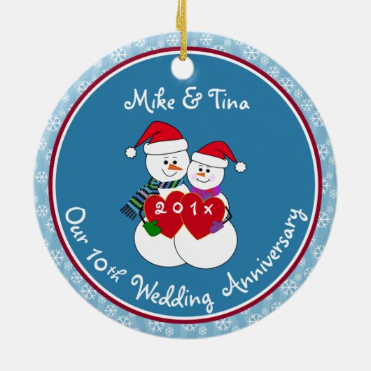 10周年記念ギフトおもしろいスノーカップルのクリスマス セラミックオーナメント (裏面)