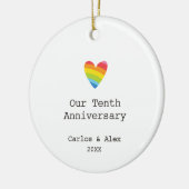 10周年記念パーソナライズされたゲイ結婚した セラミックオーナメント (左)