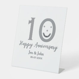 10周年記念日 名前 日付 グレー ボールド エモジ 台座サイン