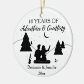 10年の冒険とカウント名前をカスタムする セラミックオーナメント (左)