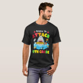 10年生のサメ好き少年を攻撃する準備ができて Tシャツ (正面フル)