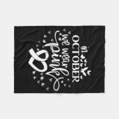 10月に我々衣服ピンク蝶の乳がん フリースブランケット (正面(横))