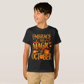 10月の魔法を受け入れる Tシャツ (正面フル)