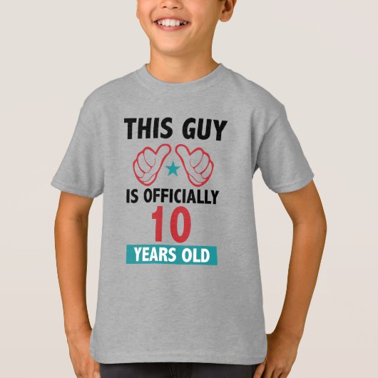 10歳の男の子この男は正式に10である Tシャツ (正面)