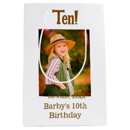 10歳の誕生日フォト 名前 日付 シンプル ブラウン ベージュ b ミディアムペーパーバッグ