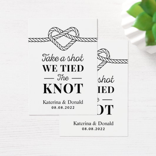 100のパックの穴を取るショット我々は結び目を結んだ (デスク)