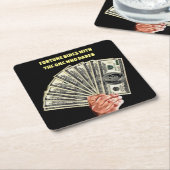 100ドル紙幣の金融整理券を持つ手 スクエアペーパーコースター (アングル)
