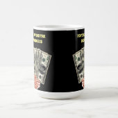 100ドル紙幣を持ち歩く金工芸 コーヒーマグカップ (中央)