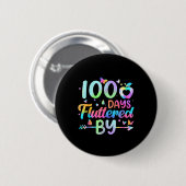 100人の日がひらひらと舞う – 100日目 缶バッジ (正面&裏面)