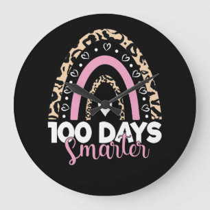 100人の日が学校の虹の100日目を祝うサマーター ラージ壁時計