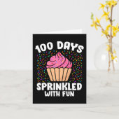 100人の日におもしろいカップケーキを振りかけるSの100日目 カード (黄色い花)