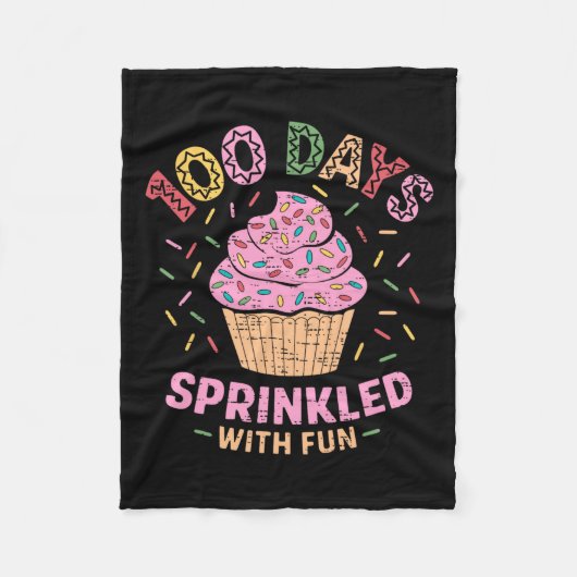 100人の日におもしろいカップケーキを振りかけるSの100日目 フリースブランケット (正面)