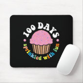 100人の日におもしろいカップケーキを振りかけるSの100日目 マウスパッド (マウス)