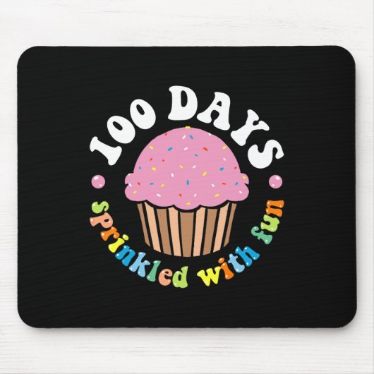 100人の日におもしろいカップケーキを振りかけるSの100日目 マウスパッド (正面)