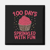 100人の日におもしろいカップケーキ学校の女の子 マグネット (正面)