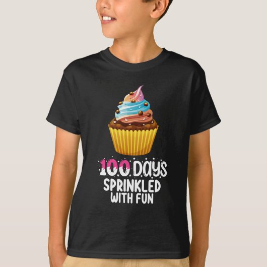 100人の日におもしろいカップケーキ学校先生 Tシャツ (正面)