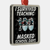 100人生き延びの仮面の学校日 メタルオーナメント (右)