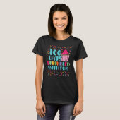 100個の日におもしろいを振りかける – Sprinkles Cupcake Sc Tシャツ (正面フル)