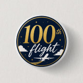 100回目のフライト ゴールド飛行機 旅行のお土産 缶バッジ (正面)